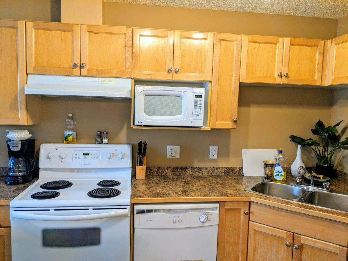 Quiet Condo Close To Wem W/ A/C & U/G Parking Έντμοντον Εξωτερικό φωτογραφία