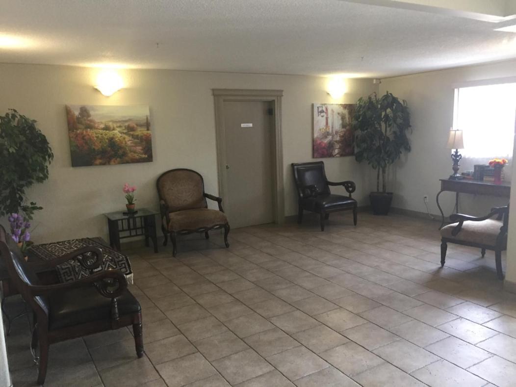 Quiet Condo Close To Wem W/ A/C & U/G Parking Έντμοντον Εξωτερικό φωτογραφία